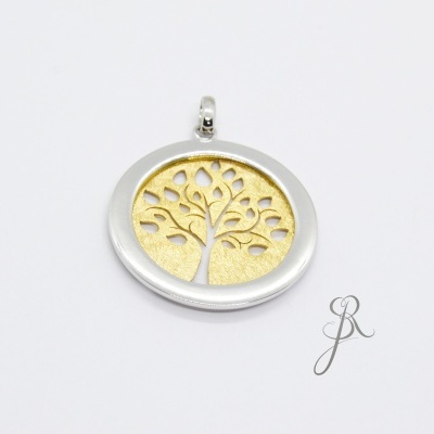 Pendente redondo prateado com árvore dourada recortada e fundo texturizado