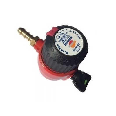 Regulador de gás vermelho e preto com conector dourado e botão preto