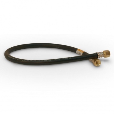 Mangueira flexível preta com terminais metálicos dourados