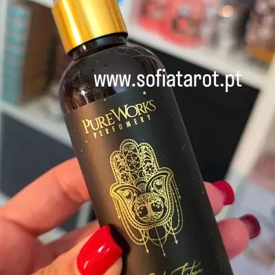 Frasco de spray preto AURA CLEANSING SPRAY com detalhes dourados