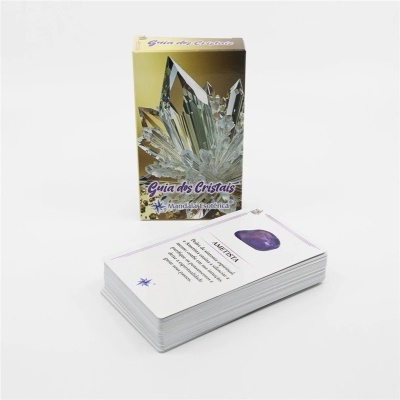 Conjunto de cartas Guia dos Cristais e caixa com imagem de cristais