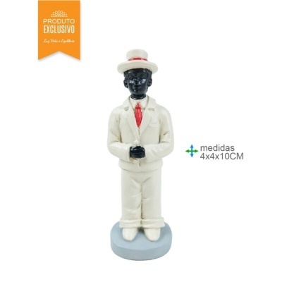 Estatueta figura masculina roupa branca gravata e chapéu vermelhos base cinzenta