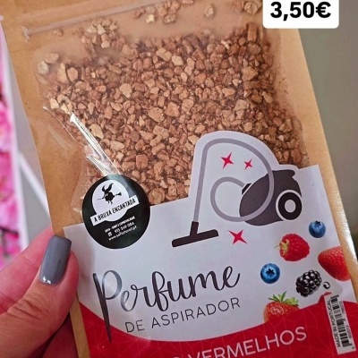 Pacote de perfume de aspirador frutos vermelhos com embalagem castanha e transparente