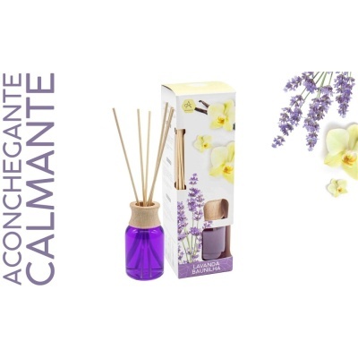 Difusor aromático com frasco roxo e caixa com flores lavanda e baunilha