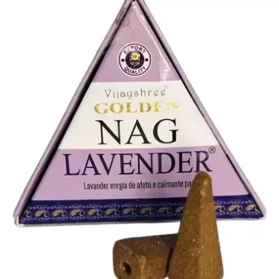 Incenso em cones com embalagem triangular lilás e branco com texto Golden Nag Lavender.