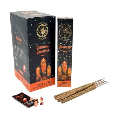 Incenso Crystal Magic Cornalina com varetas e pedras escuras.
