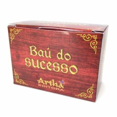 Caixa de cartão marrom com texto dourado 'Baú do sucesso'