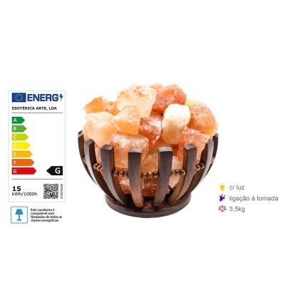 Candeeiro de madeira com pedras naturais alaranjadas e brancas