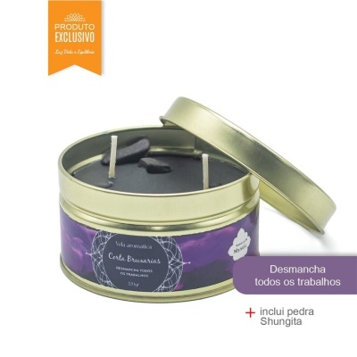 Vela aromática preta em lata dourada com rótulo roxo e texto