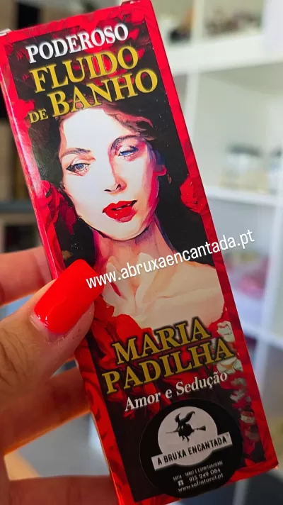 Embalagem vermelha de fluido de banho com imagem feminina e texto em destaque.