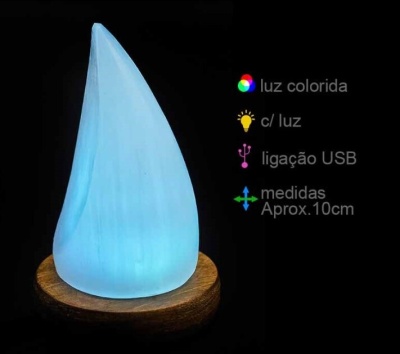 Lâmpada em forma de gota azul com base de madeira e texto informativo ao lado