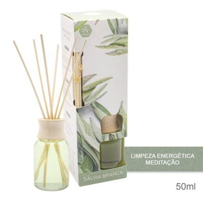 Difusor de aroma com varetas e embalagem com folhas verdes e texto
