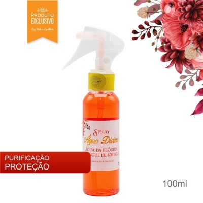 Frasco de spray laranja com rótulo branco e texto Spray Água Divina, 100ml.