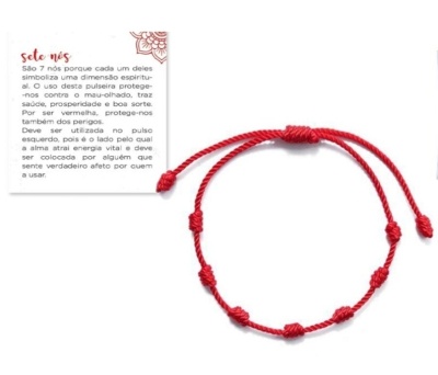 Pulseira vermelha com sete nós e cartão explicativo em português