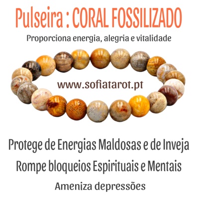Pulseira de coral fossilizado com esferas em tons castanho, bege, laranja e branco e texto em português.