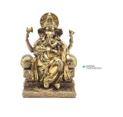 Estátua dourada de Ganesha sentado num trono decorativo