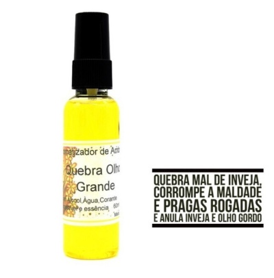 Frasco com líquido amarelo e rótulo em português ao lado texto em caixa alta sobre proteção contra inveja