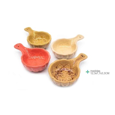 Conjunto de tigelas coloridas de cerâmica com padrão de folha e pega.