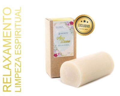 Sabonete sólido e embalagem com etiqueta floral e textos em português.