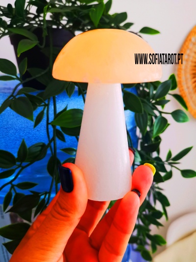 Candeeiro de mesa em forma de cogumelo com cúpula amarela translúcida