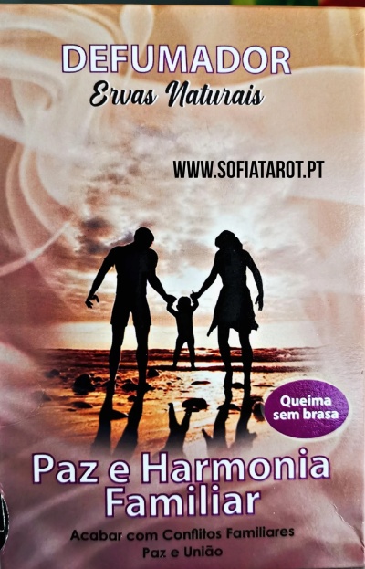 Embalagem de defumador Ervas Naturais com texto e imagem de família na praia ao pôr do sol