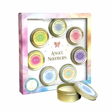 Conjunto de sete velas em caixas metálicas douradas numeradas de 111 a 777 com embalagem colorida