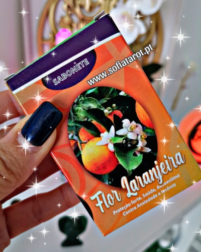 Caixa de sabonete Flor Laranjeira, laranja e preto com imagem de flores e frutos de laranjeira