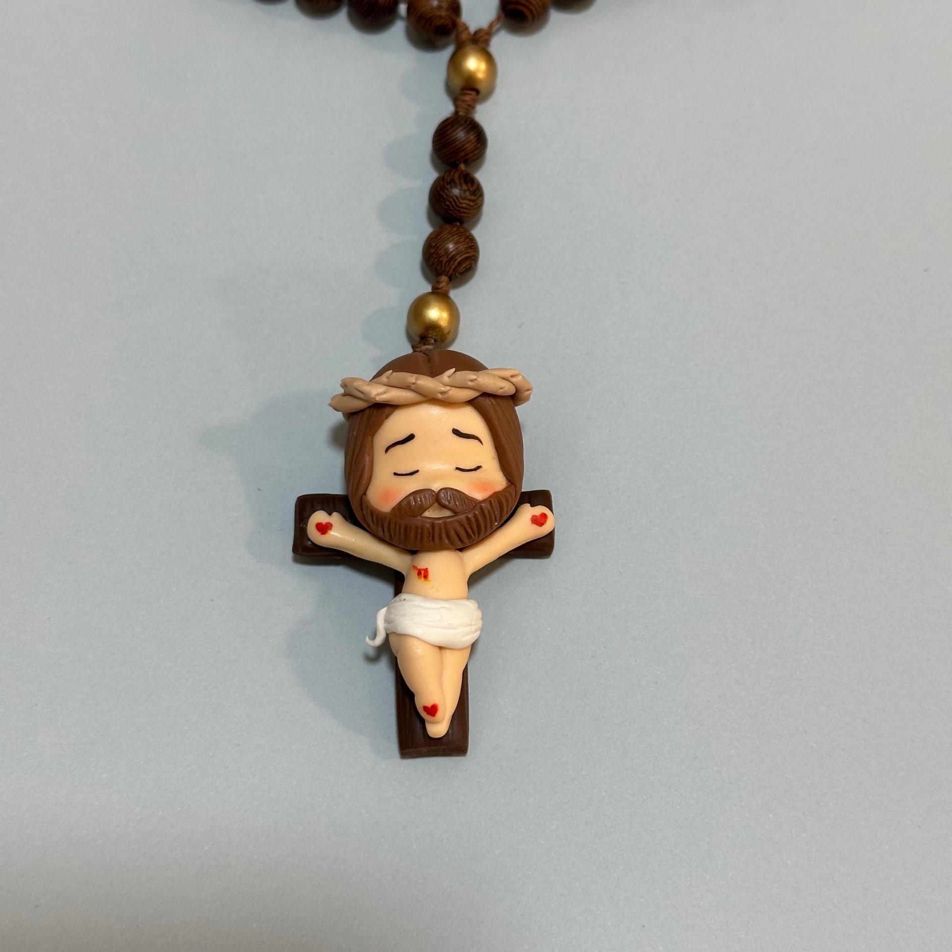 Terço Sagrada Cruz de Jesus Colar com crucifixo e figura estilizada de Jesus com coroa de espinhos