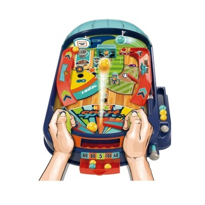Jogo de pinball portátil com tabuleiro colorido e mãos a segurá-lo