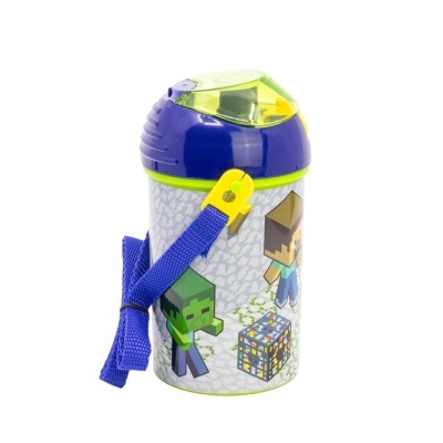 Garrafa infantil decorada com personagens Minecraft com alça azul e tampa verde