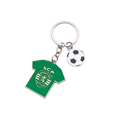 porta-chaves com camisola verde do Sporting e bola de futebol