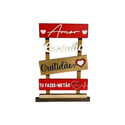 Placa decorativa em madeira com palavras Amor, Carinho, Gratidão e texto TU FAZES-ME TÃO bom!