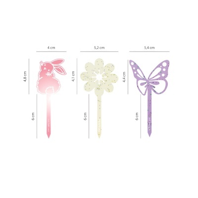 Três marcadores de plantas coloridos em forma de coelho, flor e borboleta