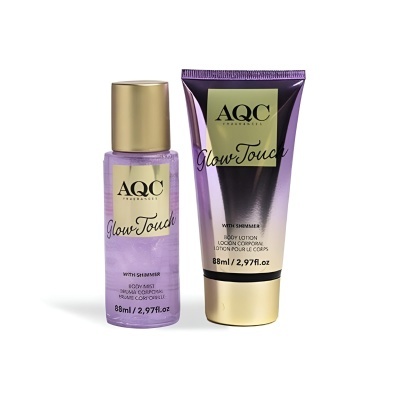 Dois produtos AQC Glow Touch, body mist e body lotion, embalagem lilás com detalhes dourados