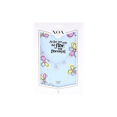 Colar prateado com pendentes de flor em cartão azul com texto e flores coloridas