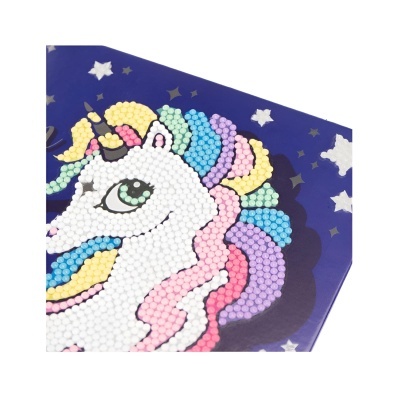 Padrão de unicórnio decorativo com esferas coloridas sobre fundo azul estrelado