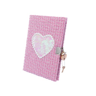 Caderno rosa com coração de lantejoulas e fecho com cadeado