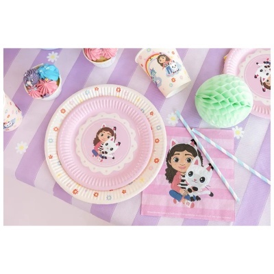 Conjunto de festa infantil com pratos, copos, guardanapos, palhinhas, cupcakes e decoração em papel colorido