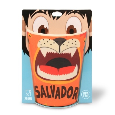 Copo infantil laranja com rosto de animal e nome Salvador