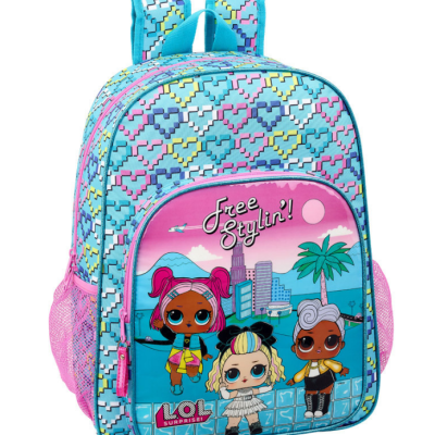 Mochila infantil azul com padrão de corações pixelizados e bolso frontal com bonecas LOL Surprise