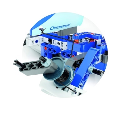 Conjunto de construção plástico com peças azuis e brancas, marca Clementoni visível