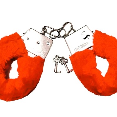 algemas com pelúcia vermelha e cadeado com chaves