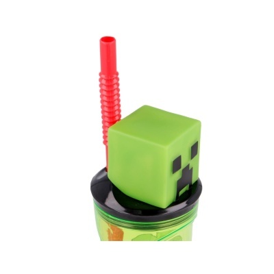 Copo plástico verde com tampa preta e figura quadrada verde com rosto preto