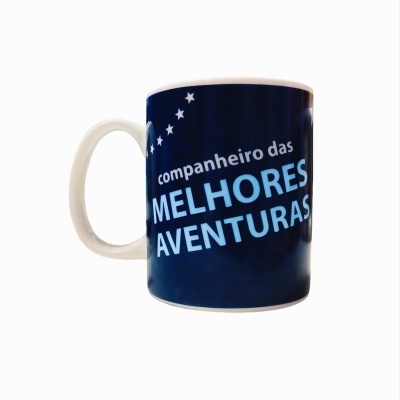 Caneca azul escura com texto branco e azul