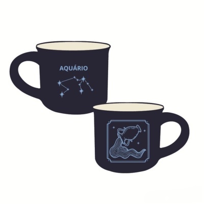 Duas canecas de cerâmica preta com desenhos relacionados ao signo Aquário