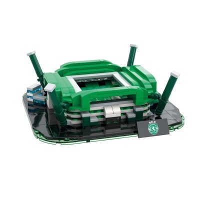 Maquete de estádio Sporting em blocos de construção com emblema SCP.