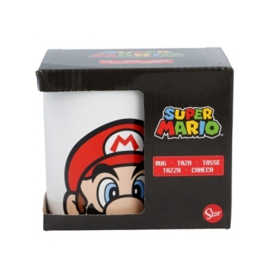 Caixa preta com caneca branca decorada com personagem Mario e texto SUPER MARIO