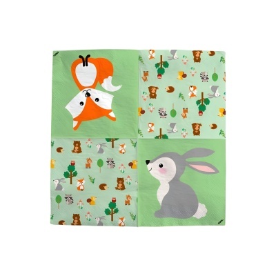 Manta infantil com desenhos de animais em quatro secções coloridas