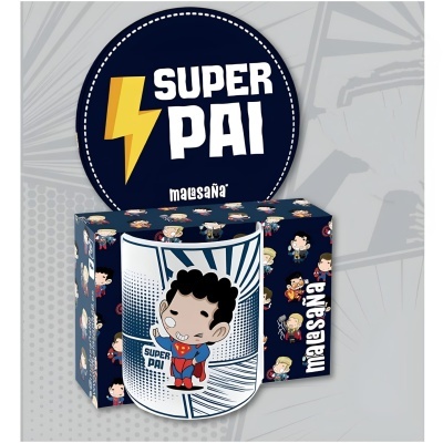 Caneca branca com personagem de super-herói e texto Super Pai, caixa decorada com pequenas imagens do personagem