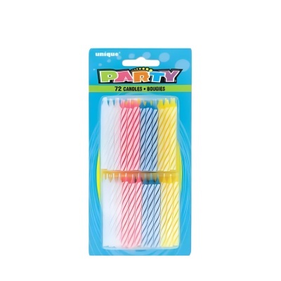 Pacote de velas de aniversário multicoloridas com embalagem azul